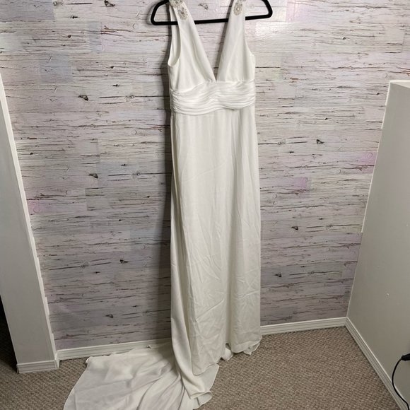 Carmen Marc Valvo C90042 Wedding Dress V Neck size 8 - Picture 2 of 11